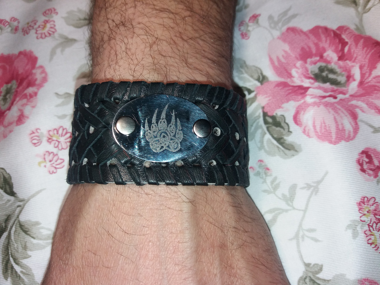 Кожаный браслет лапа Велеса - фото 1 - id-p157155175