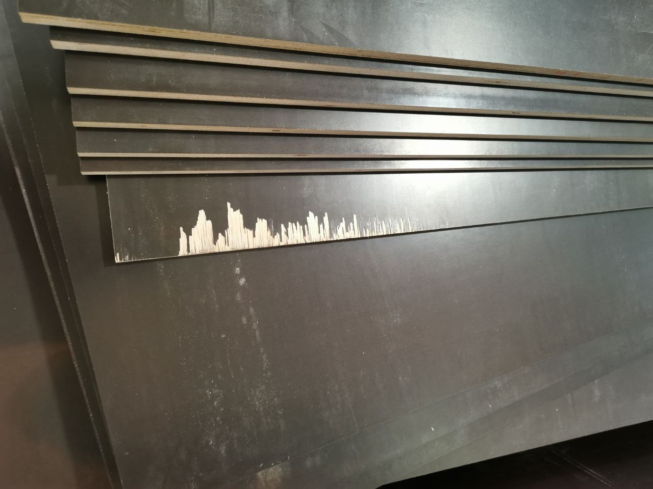 Фанера 21мм 2500*1250 ламинированная сорт 3/3