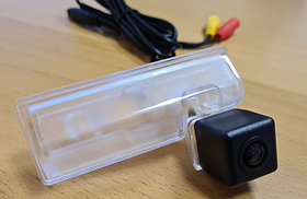 Камера заднего вида Suzuki SX4 (с 2006г.в. по 2012г.в.) classic (sedan) с  линиями разметки ночное виденье