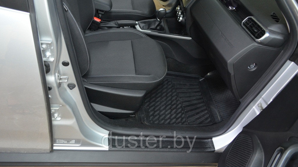 Накладки на внутренние пороги передних и задних дверей Renault Duster 2 ( 2021-) КартТюнинг - фото 5 - id-p158141323