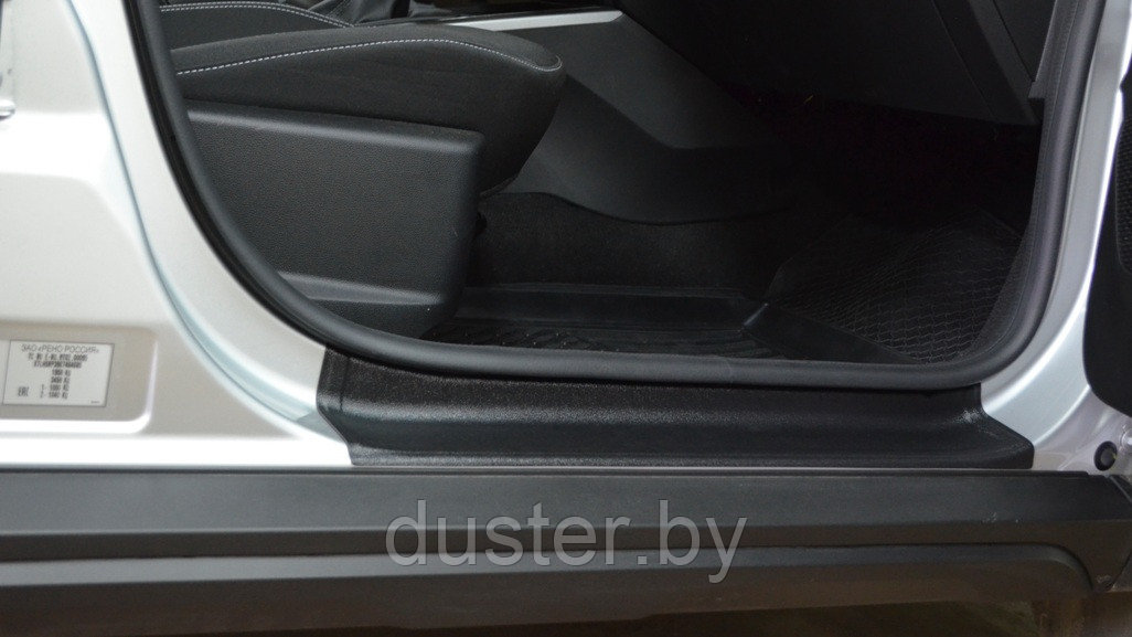 Накладки на внутренние пороги передних и задних дверей Renault Duster 2 ( 2021-) КартТюнинг - фото 6 - id-p158141323