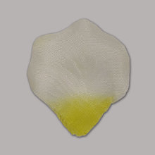 Искусственные лепестки роз бело-лимонный