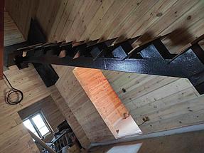 Г-образная лестница на монокосоуре Профильная труба 160*160*4 мм 9