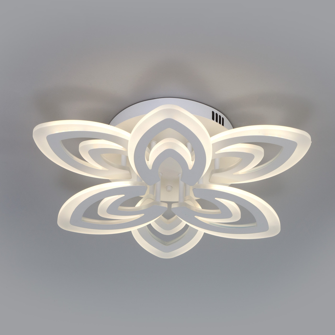 Потолочный светодиодный светильник с пультом управления Eurosvet 90227/6 белый - фото 2 - id-p158691877