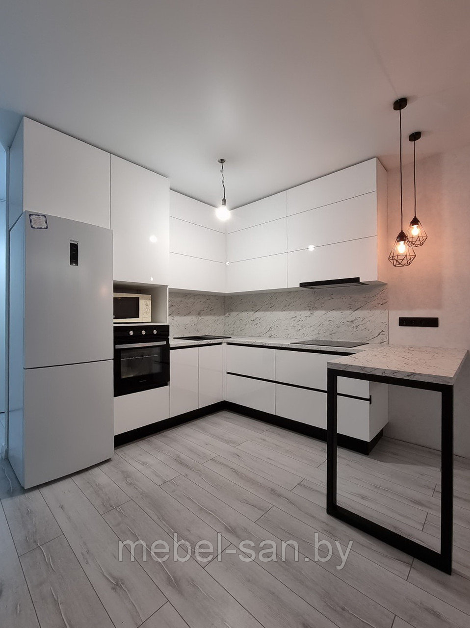 Белая кухня с черным Gola профилем - фото 1 - id-p158811316