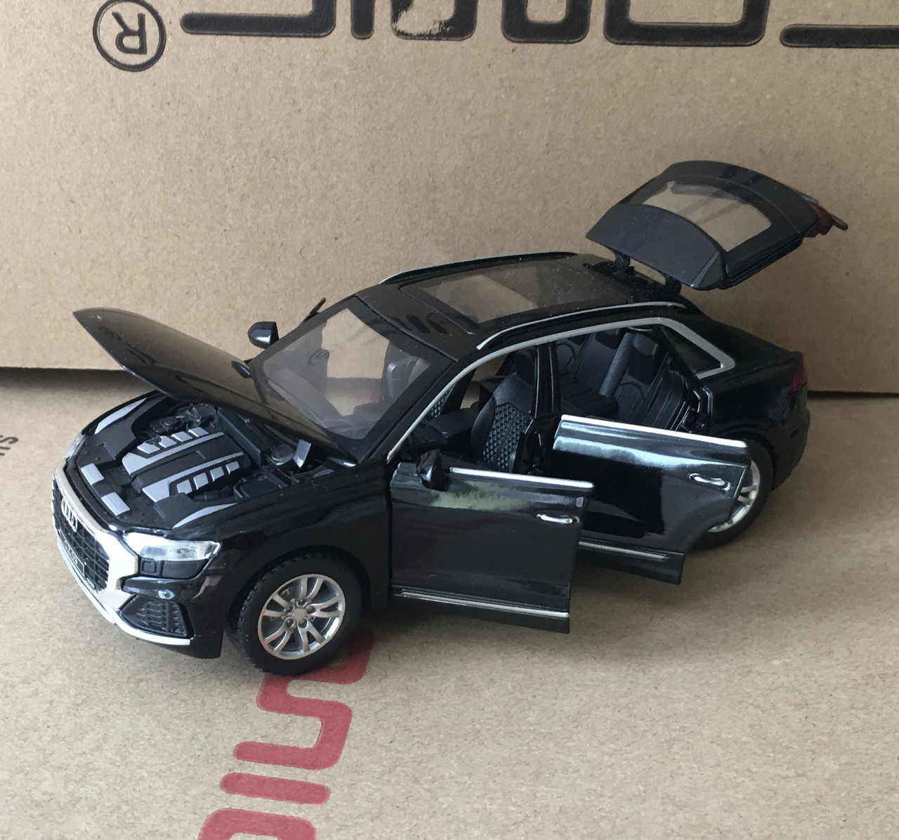Металлическая модель Audi Q8 (свет, звук) - фото 1 - id-p158989028