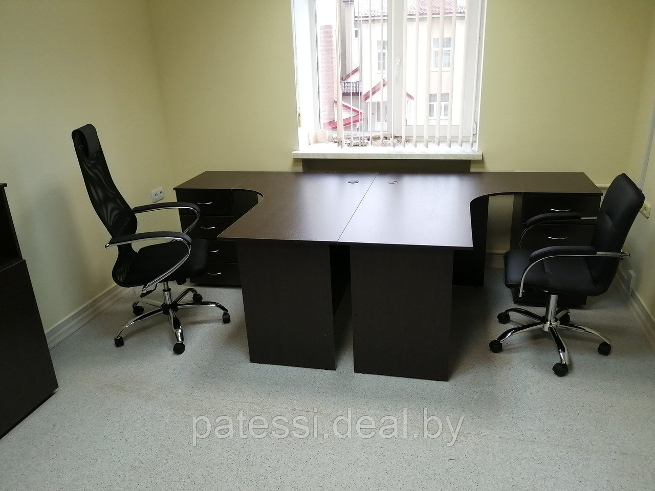 Комплект офисных столов с креслами на два рабочих места . В НАЛИЧИИ - фото 2 - id-p159386462