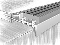 Профиль для ступеней анодированный серебро, СЕРАЯ резиновая вставка