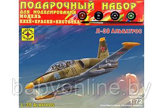 Сборная модель Игрушка самолет  Л-39 Альбатрос 1:72 подарочный набор ПН207243