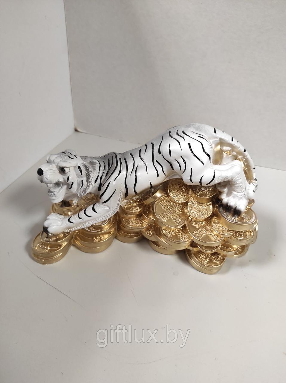 Тигр на монетах сувенир, гипс, 22*12 см - фото 1 - id-p160784460