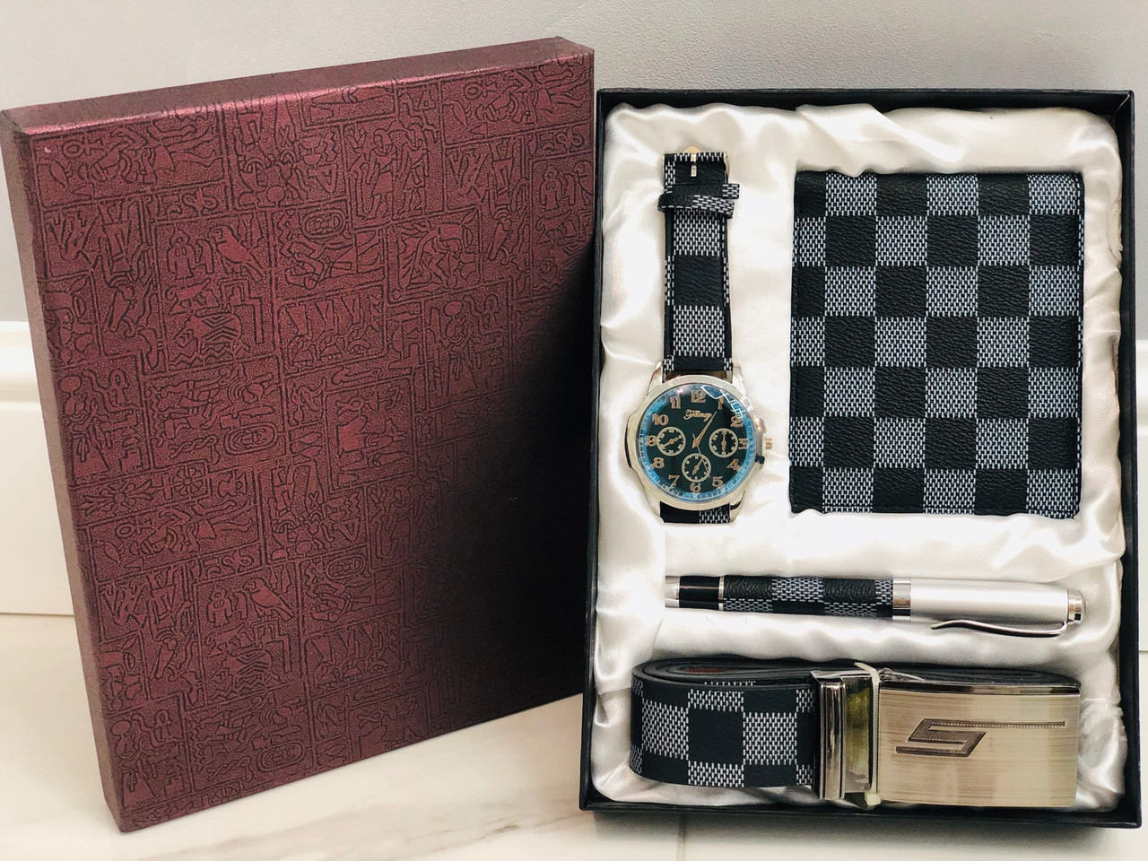 Подарочный набор мужской( Часы, ремень,кошелек, ручка) - фото 1 - id-p160784690