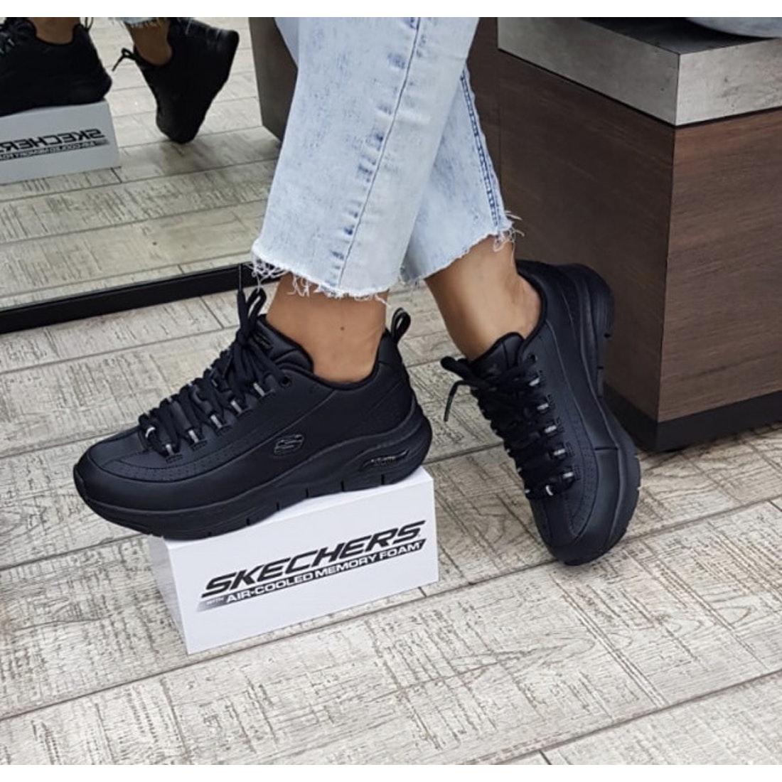 Женские кроссовки
Skechers ARCH FIT LEA