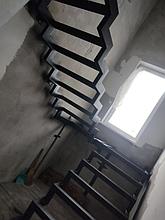 Каркас лестничный на двойном косоуре 1