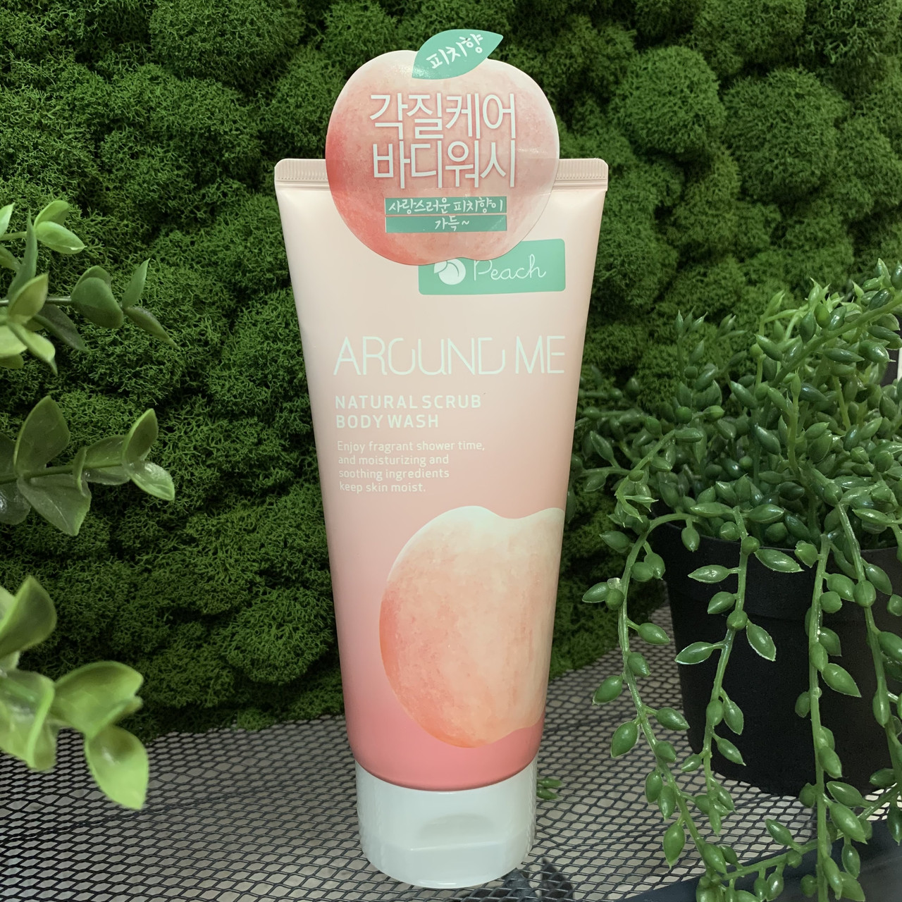 Скраб для тела с экстрактом персика WELCOS Around Me Natural Scrub Body Wash 200мл