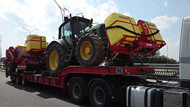 Перевозка трактора John Deere и картофелесеялки Grimme GL430 3