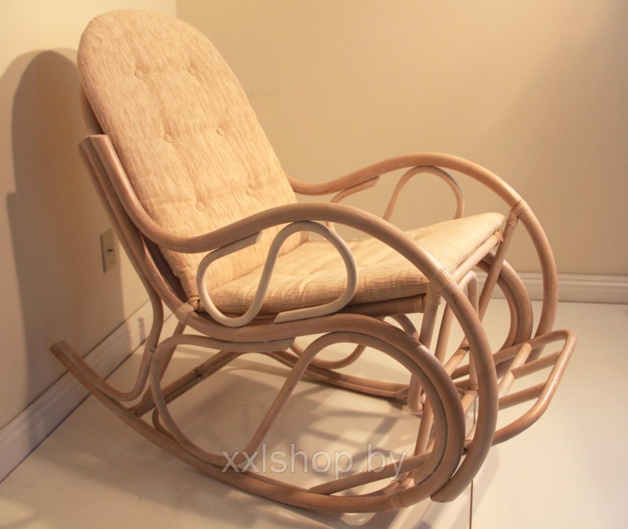 Кресло-качалка из ротанга с подушкой (белый)