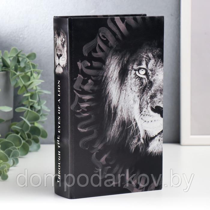 Сейф-книга дерево, кожзам "Лев. Through the eves of a lion" 21х13х5 см - фото 1 - id-p162541530