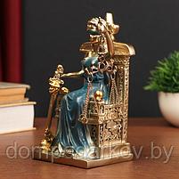 Сувенир полистоун "Богиня Фемида на троне" золотистый с синим 19х10х9 см, фото 2