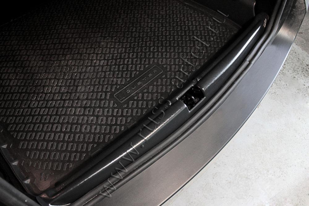 Накладка на порожек багажника Renault Duster 2015-2020 (I рестайлинг) - фото 1 - id-p162603838