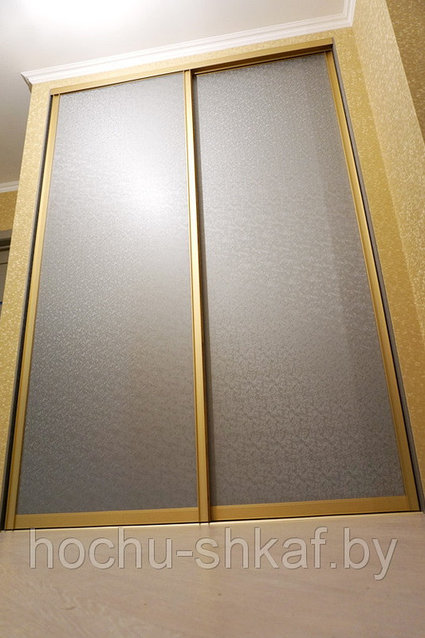 Встроенный шкаф в нишу с фасадами из панели МДФ GIZIR, система Modus 102