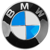 Эмблема BMW 82мм бело-синяя 51148132375 (черная основа)