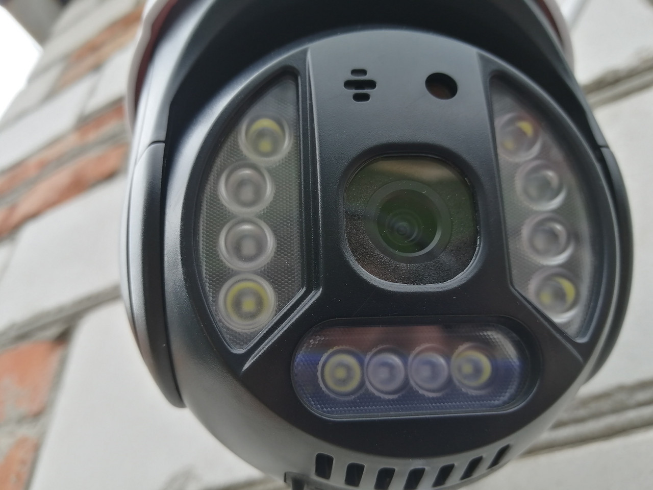 Ip камера с sim картой 4G 3mpx поворотная камера видеонаблюдения TVG-011 - фото 1 - id-p163727959