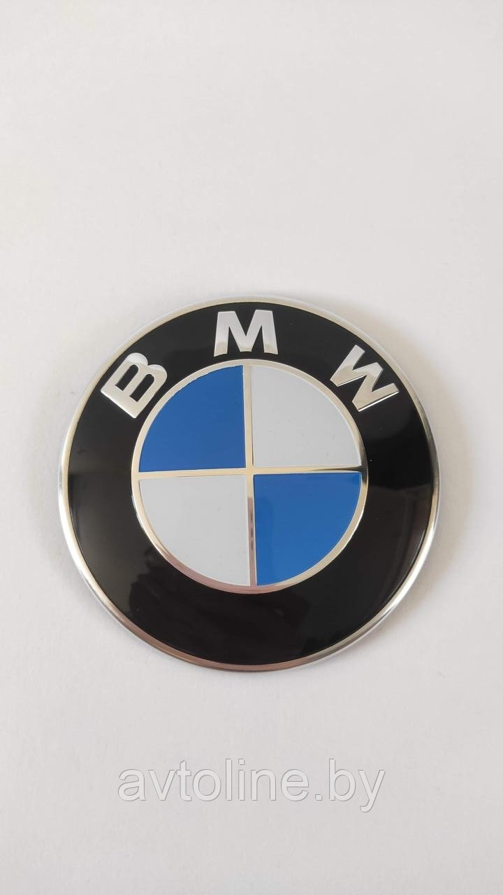 Эмблема BMW 82мм бело-синяя F10 2PIN 51147057794 (копия)