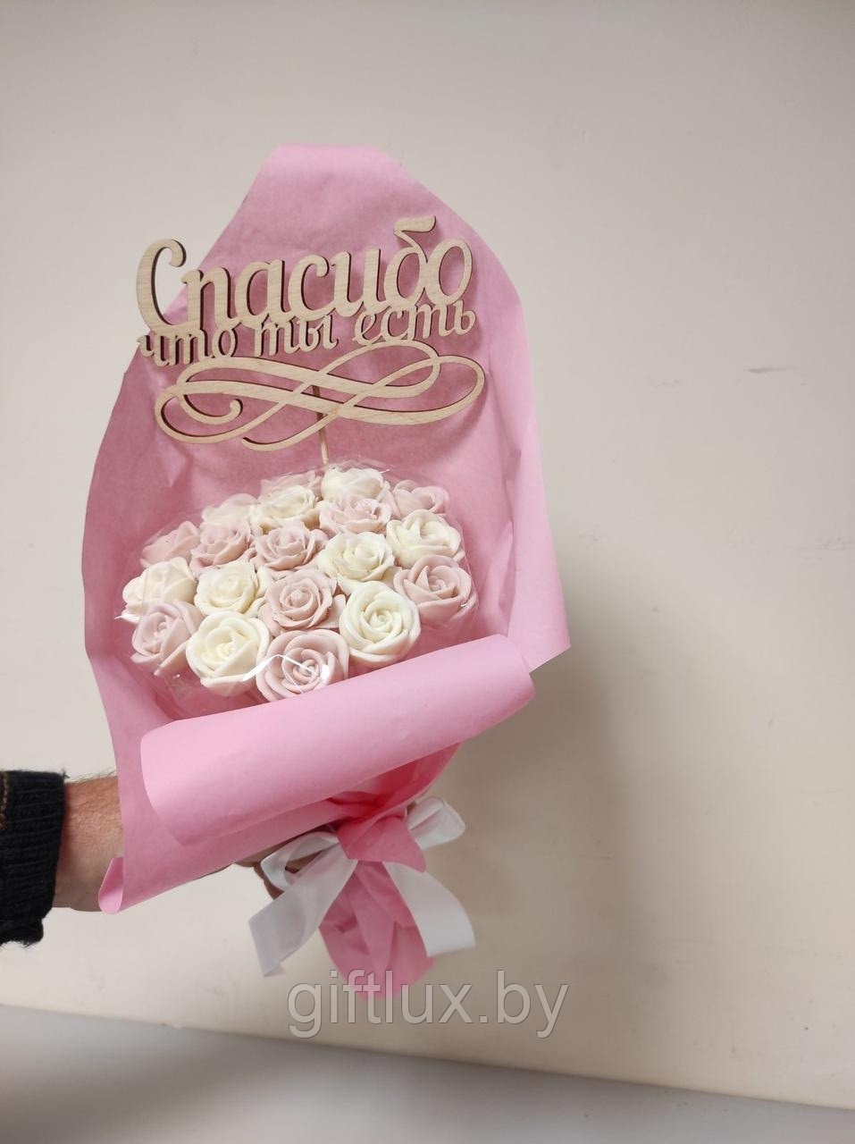 Набор подарочный Букет "Шоколадные розы" ( 19 шт),19*30 см бело-розовый