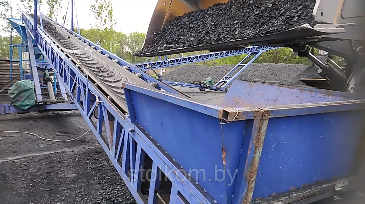 Ленточный желобчатый транспортер для транспортировки угля и щебня