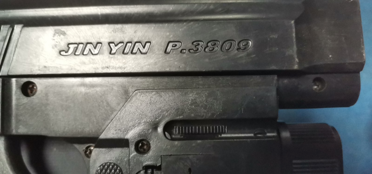 Детский пневматический пластиковый пистолет jin yin p.3809 с фонариком КАЧЕСТВО - фото 2 - id-p164696739