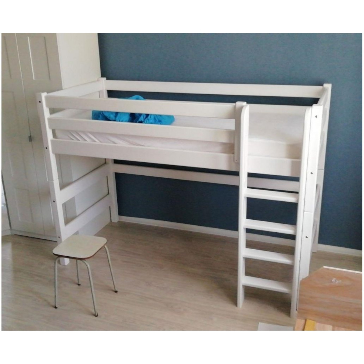 Детская (подростковая) полувысокая кровать (кровать-чердак) Соня с прямой лестницей (белая) - фото 6 - id-p164843299