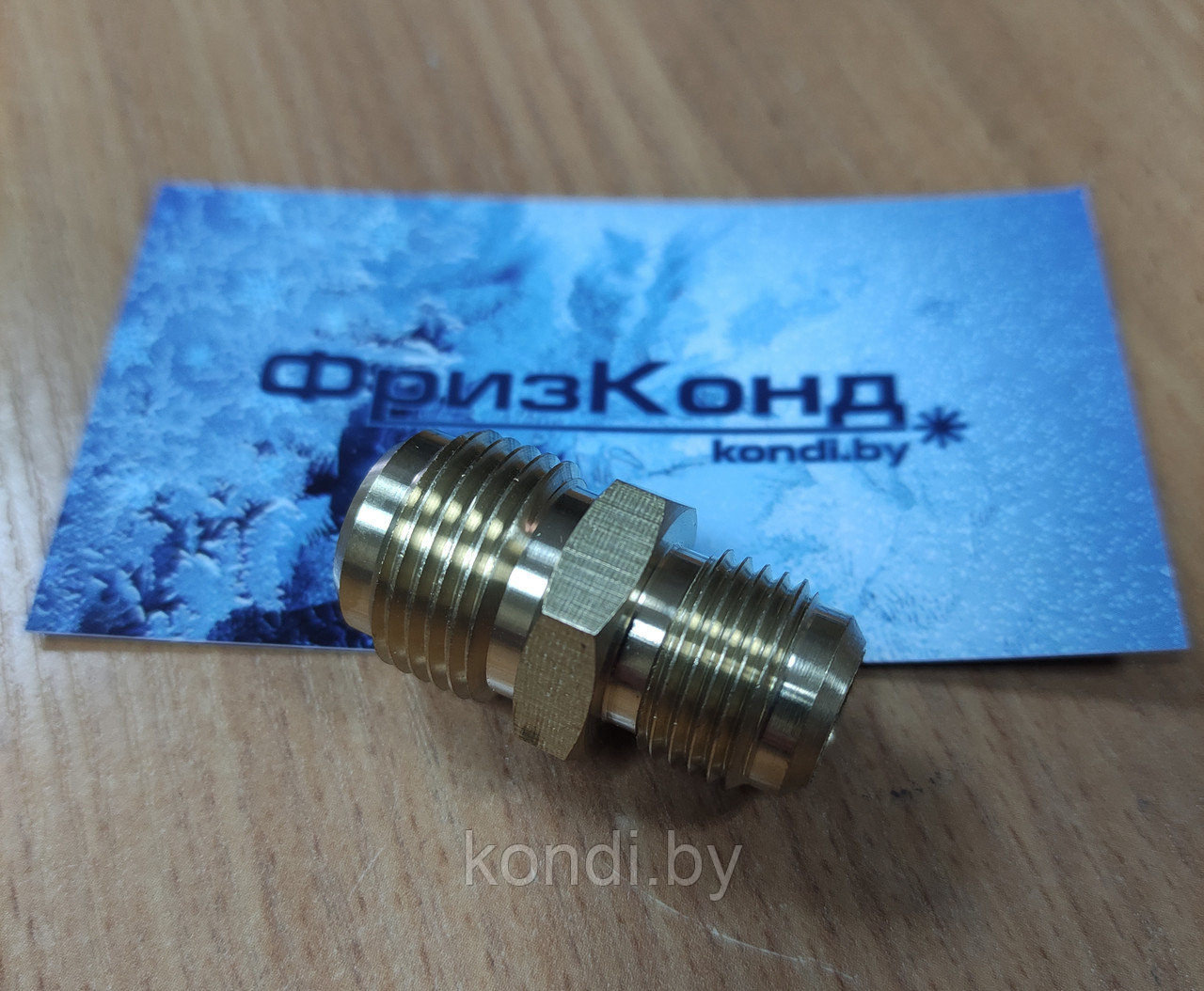 Соединитель резьбовой разноразмерный 1/2"-3/8"