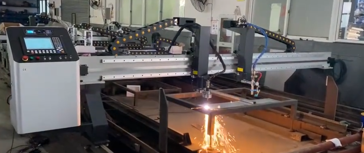 Станок газо-плазменной резки с ЧПУ портального типа 2000х6000