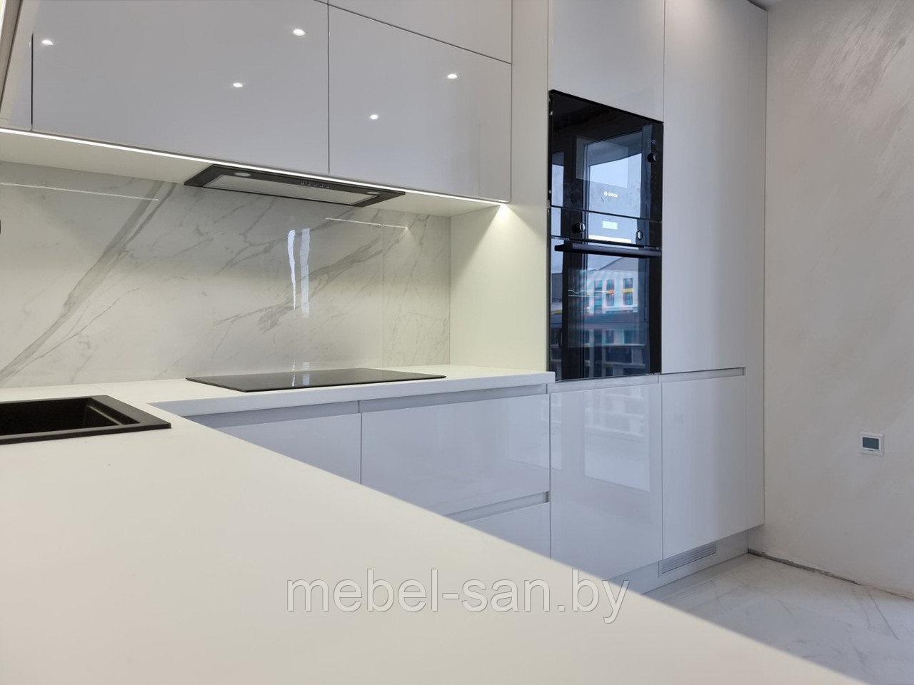 Белая глянцевая кухня в современном стиле - фото 5 - id-p165730358