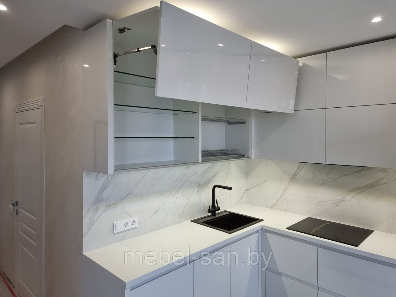 Белая глянцевая кухня в современном стиле - фото 8 - id-p165730358