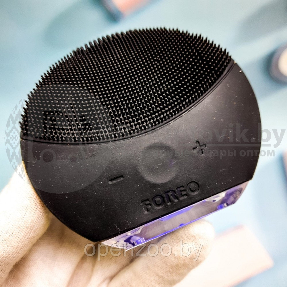 Вибрирующая силиконовая щетка для нежной очистки кожи лица Foreo LUNA mini 2 Нежно розовая - фото 9 - id-p93003514