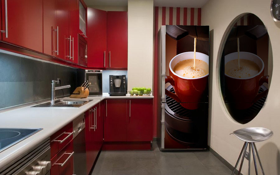 Наклейка на холодильник "Кофе с пенкой в красной кружке."