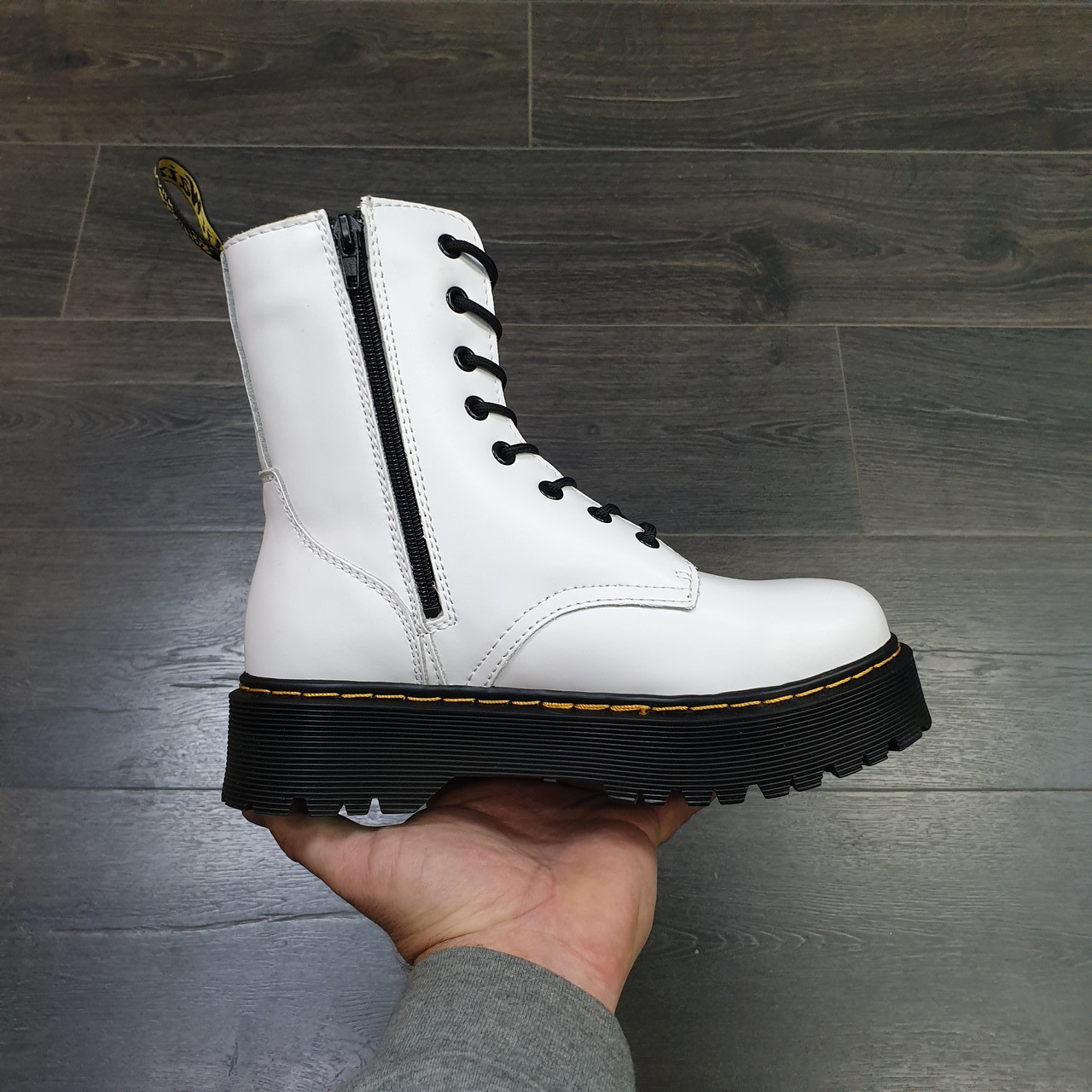 Ботинки Dr. Martens Platform White Black с мехом - фото 2 - id-p138184223