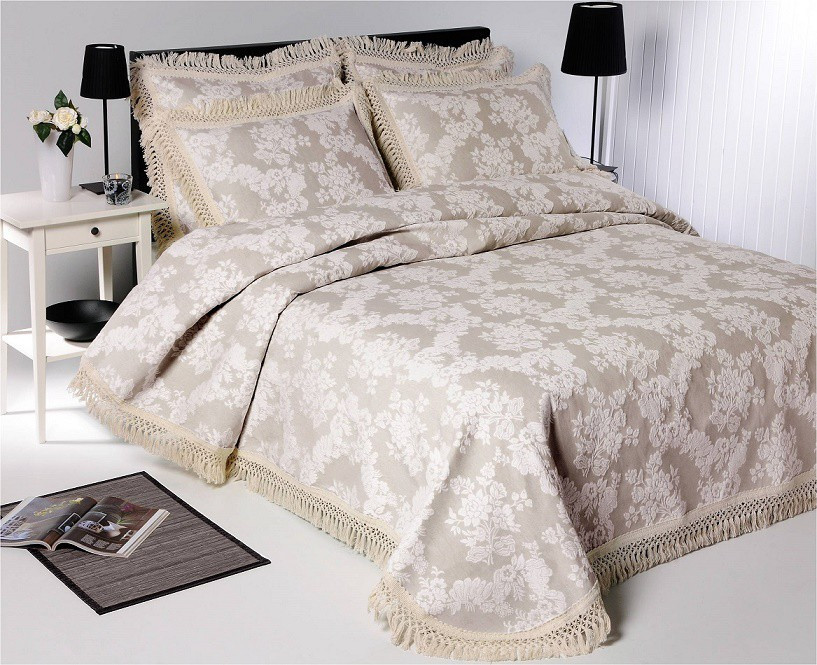 Португальское жаккардовое покрывало LUMATEX 240x260 арт. Mafalda ecru/brown
