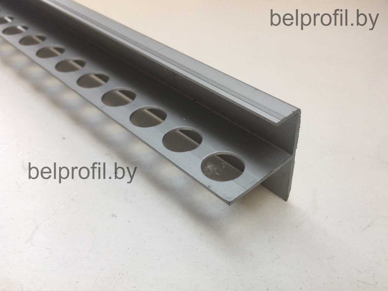 F-образный профиль для плитки и ступеней 35/10/14 мм, цвет серебро 270 см