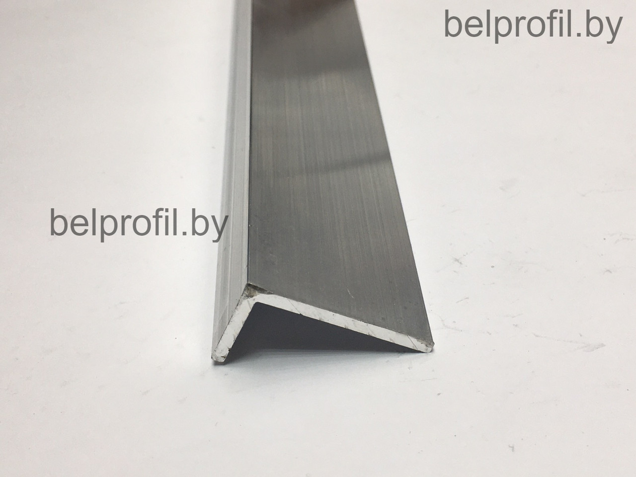 Алюминиевый уголок 30х15х2 (2,0 м), фото 1
