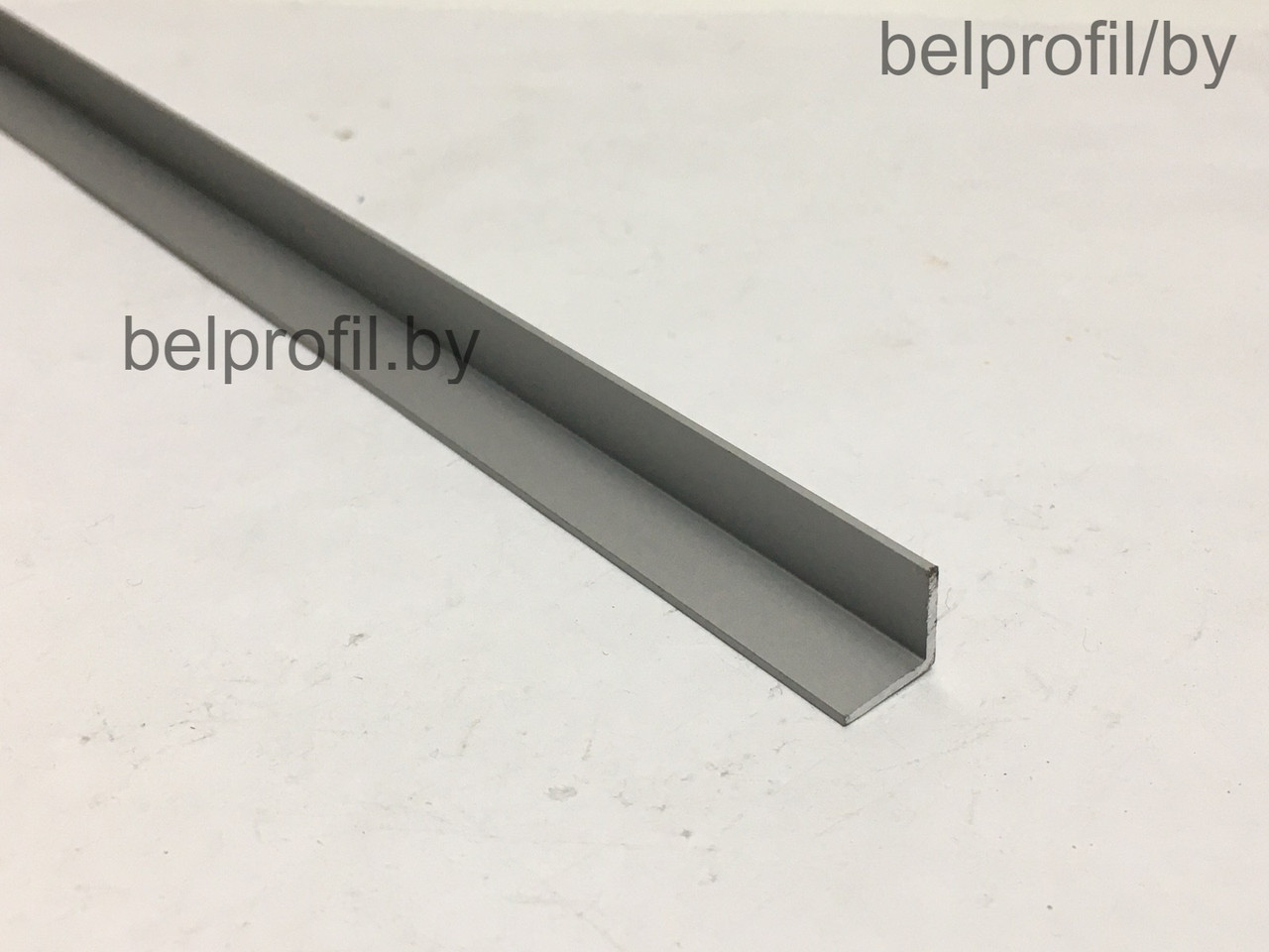 Уголок алюминиевый 10х10х1,2 (3,0 м), цвет серебро