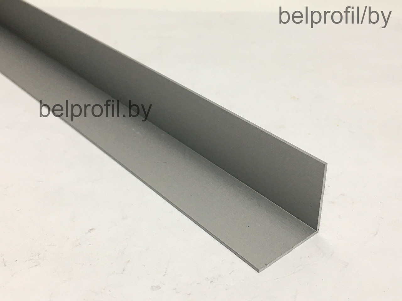 Уголок алюминиевый 20х20х1 (3,0 м), цвет серебро