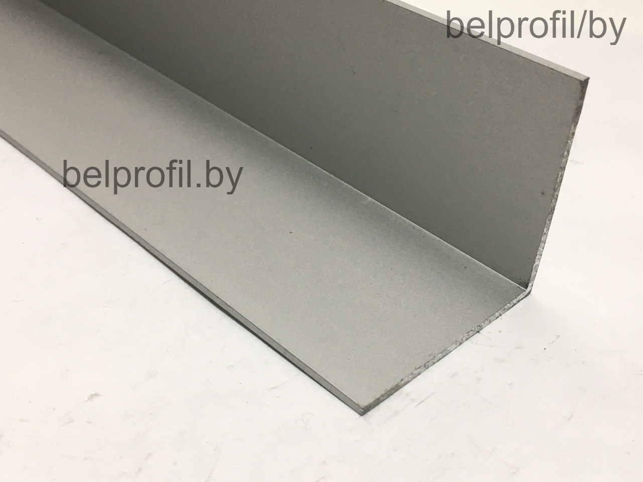 Уголок алюминиевый 40х40х2 (3 м), цвет серебро