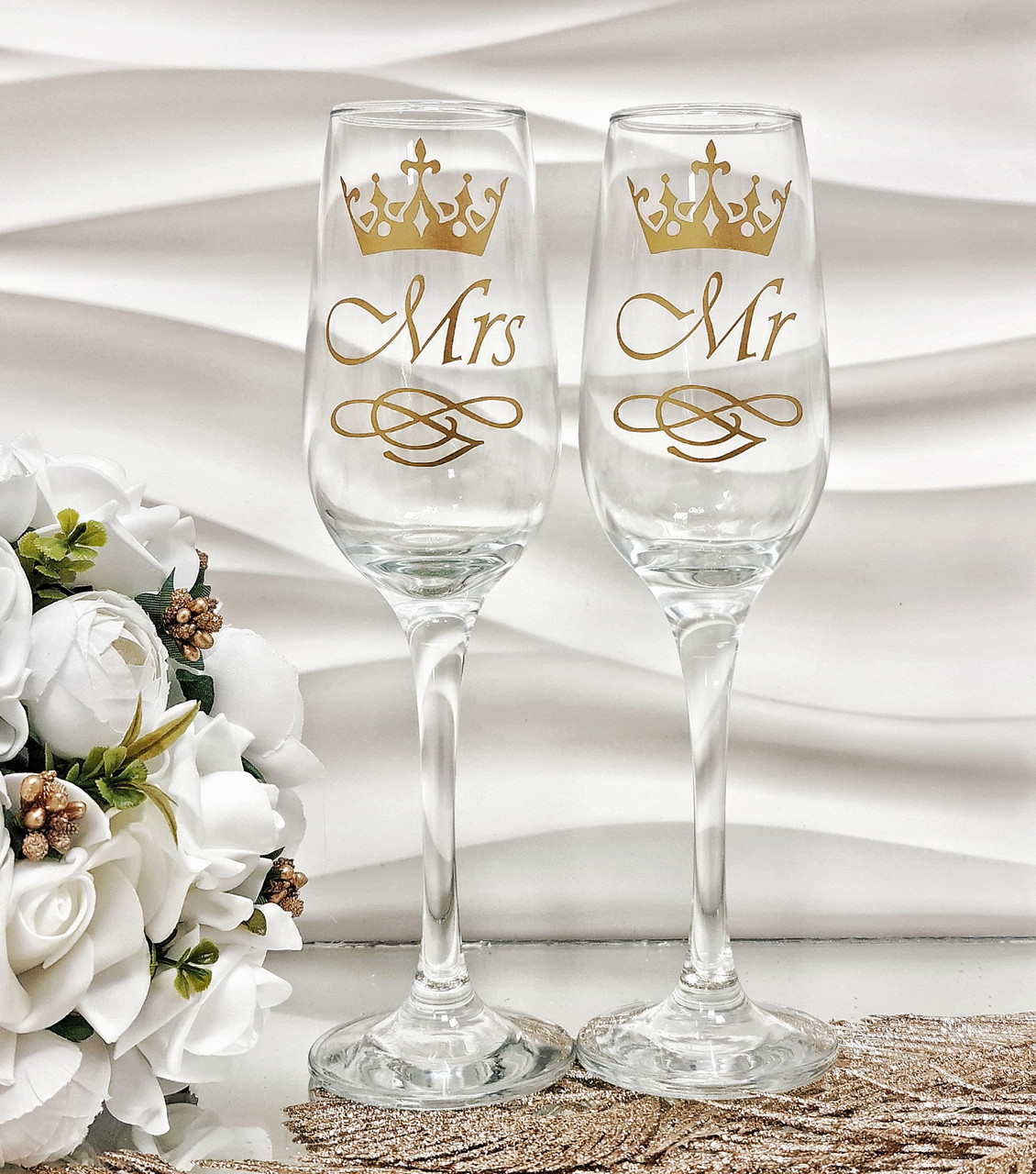 Свадебные бокалы "Mr & Mrs" с короной в золотом матовом цвете