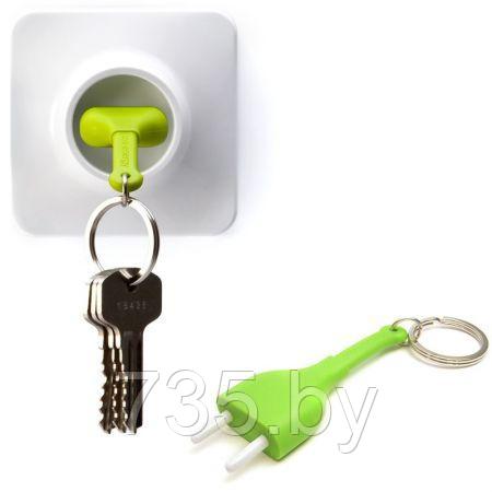 Брелок и держатель для ключа Розетка зеленая Unplug Qualy