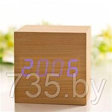 Часы-будильник Куб деревянные цвет светлый бамбук синие цифры
