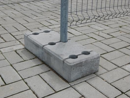Основание бетонное для временных ограждений 32 кг армированное