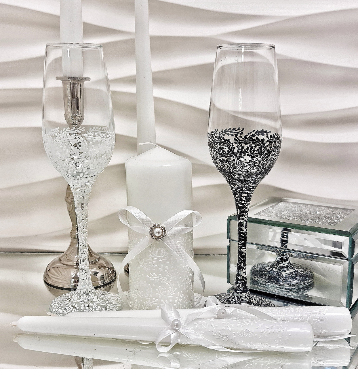 Комплект свадебных бокалов и свечей "Кружева" в черно-белом цвете