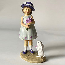 Фигура интерьерная Девочка с кроликом и лавандой